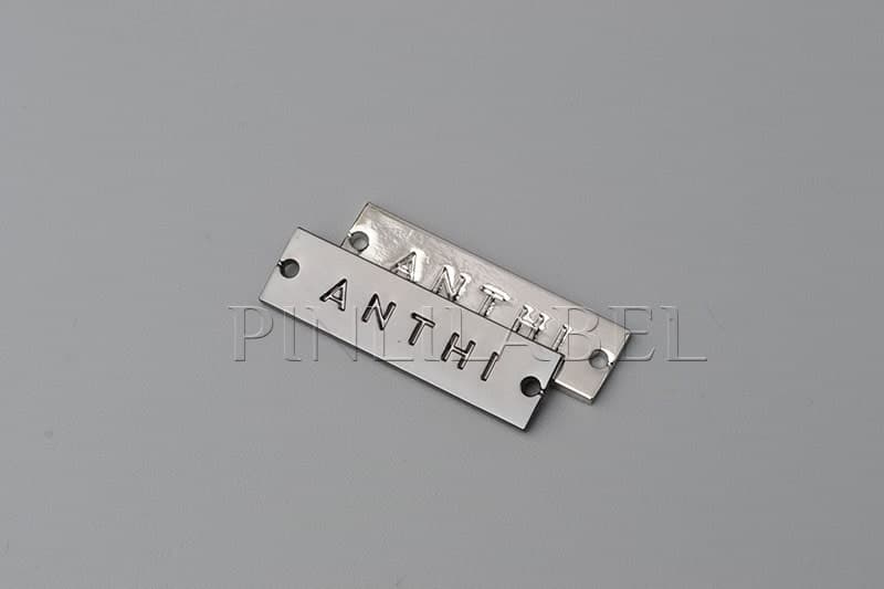 Custom Made White Color Zinc Alloy Metal Label for Clothing